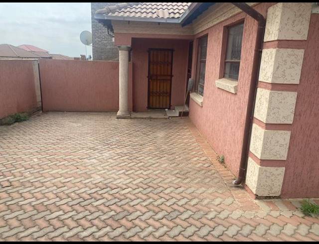 3 BEDROOM HOUSE FOR SALE IN OLIEVENHOUTBOS